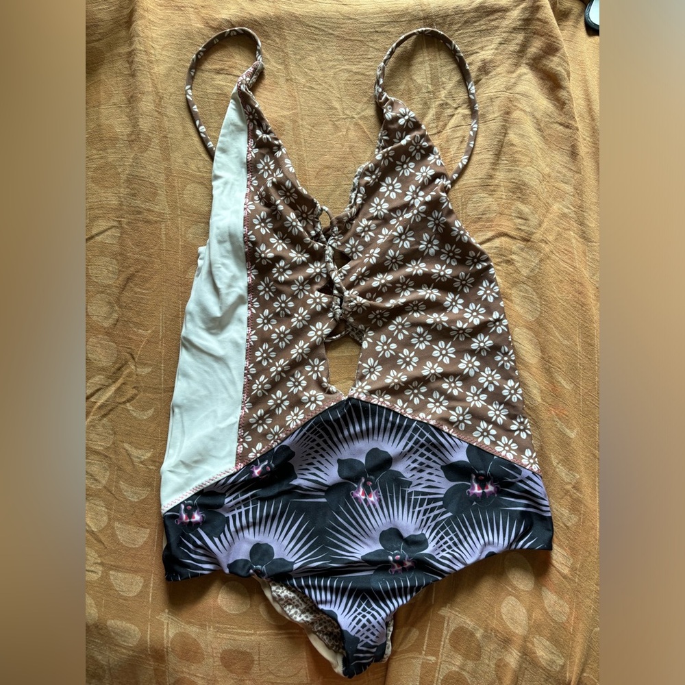 Acacia one piece